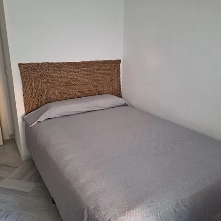Amplia Vivienda A 5 Minutos Andando De La Playa *